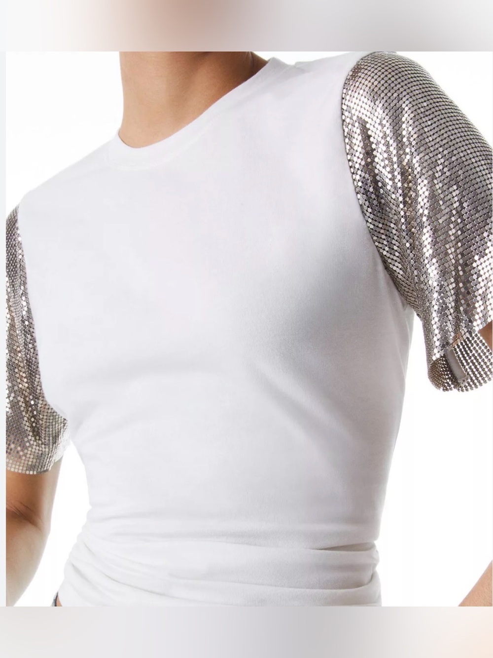 Alice + Olivia  Chainmill sleeve White Tee. 💯 cotton and sleeves are 💯 aluminum